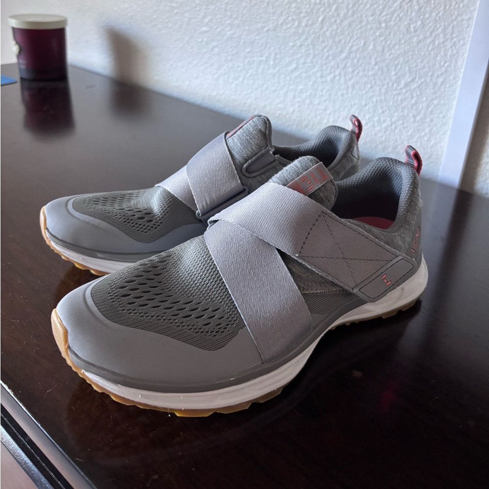 Tiems Spin Shoes - Slipstream Lunar Grey - comes with cleats - Picture 2 of 9